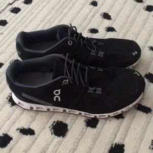 On Cloud Women’s shoes size 7